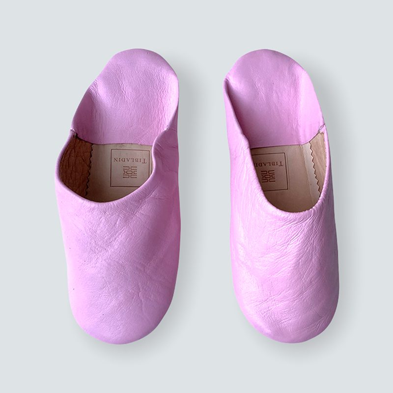 Lyseroed Babouches Kopier 1.jpg Marokkanske håndlavede slippers i rosa