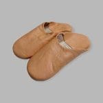 Slippers i en smuk fersken farve