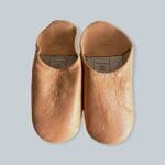 Slippers i en smuk fersken farve