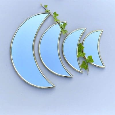 Miroir marocain fait main avec bord doré en forme de demi-lune en 4 tailles différentes