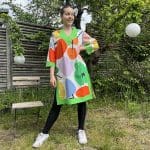 Modèle en tunique marocaine tissée à la main avec motif de fruits multicolores