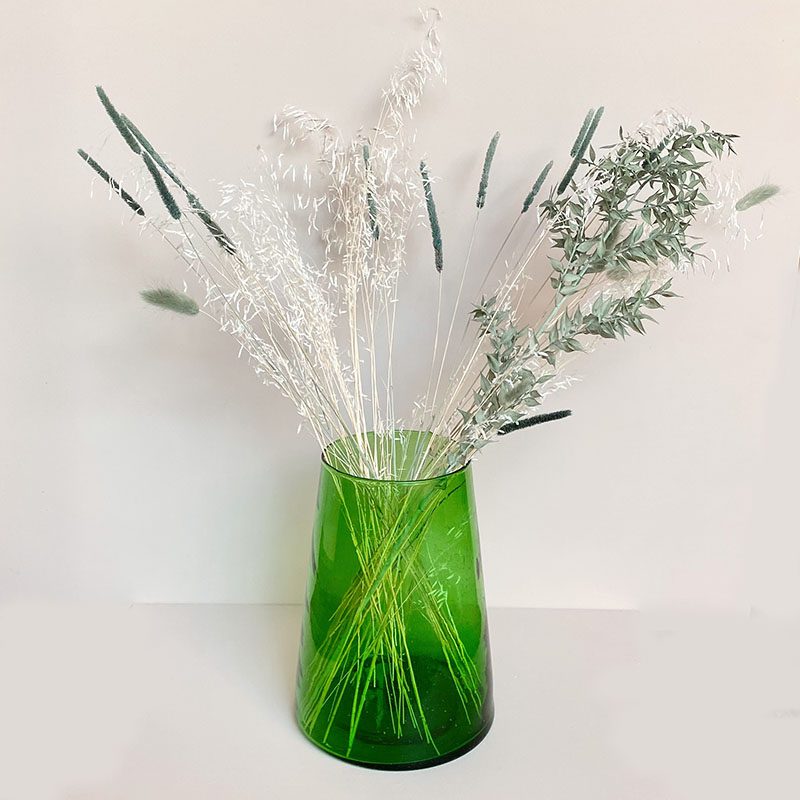 Tibladin Vase Groen 2 1.jpg Håndlavet grøn beldi vase med blomster i