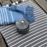Marokkaanse handgemaakte badmat in grijs met decoraties erop