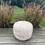 Heller, naturfarbener Sitzpuff