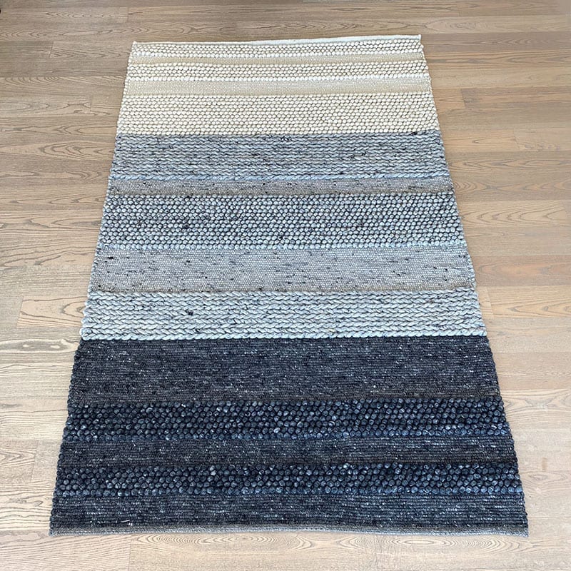 Tibladin Marokkansk Taeppe Mix Struktur Farvet 800x800 1.jpg Moroccan handwoven carpet in shades of gray and beige with wool details