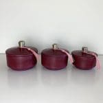 Pots ronds bas marocains en stuc fait main bordeaux à pompons roses