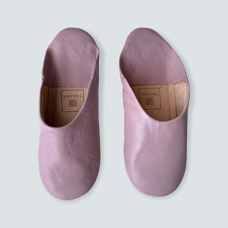 Tibladin Marokkanske Slippers I Stoevet Rosa 1.jpg Marokkaanse handgemaakte pantoffels in lichtviolet