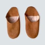 Marokkaanse handgemaakte pantoffels in lichtbruin, vooraanzicht
