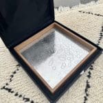 Plateau marocain fait main en bois de noyer et acier inoxydable dans un coffret cadeau