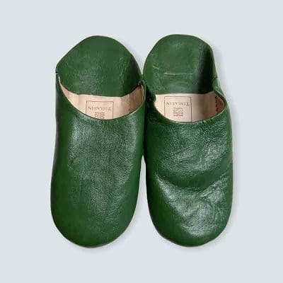 Marokkaanse pantoffels in donkergroen