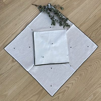 Marokkaans handgeborduurd stoffen servet met groene rand