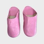 Pantoufles marocaines faites à la main en rose, vue de face