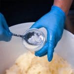 Person who makes gommage body scrub