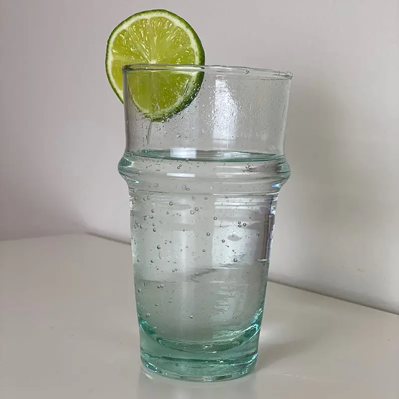Tibladin Marockansk Beldi Glas 30cl Beldi glas med en lime på kanten