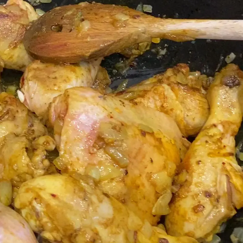 Tibladin marokkanische Tajine mit Huhn und Zitrone Tajine mit Hühnchen und Zitrone