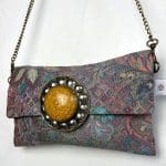 Handbag with chain in violet patterned fabric