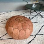 Pouf marocain en cuir couleur noisette clair