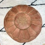 Pouf marocain en cuir couleur noisette clair