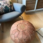 Pouf marocain en cuir couleur noisette clair