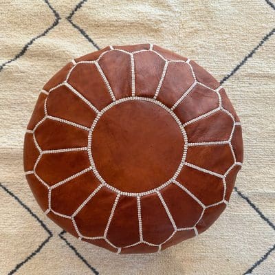 Pouf marocain de couleur cognac clair sans motif au milieu