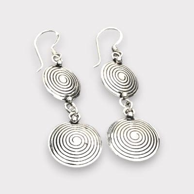 Sølv hængeøreringe med spiral motivet. Håndlavet i Tiznit, Marokko. Elegante og stilfulde.