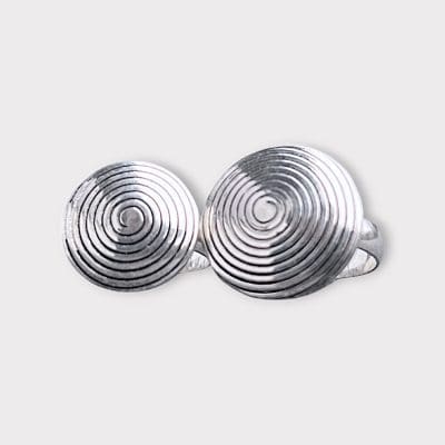 Vacker rund silverring i spiralmotiv. Enkelt och elegant. Handgjord i Tiznit i Marocko. Spiralringen finns i två storlekar (spiral i diameter).