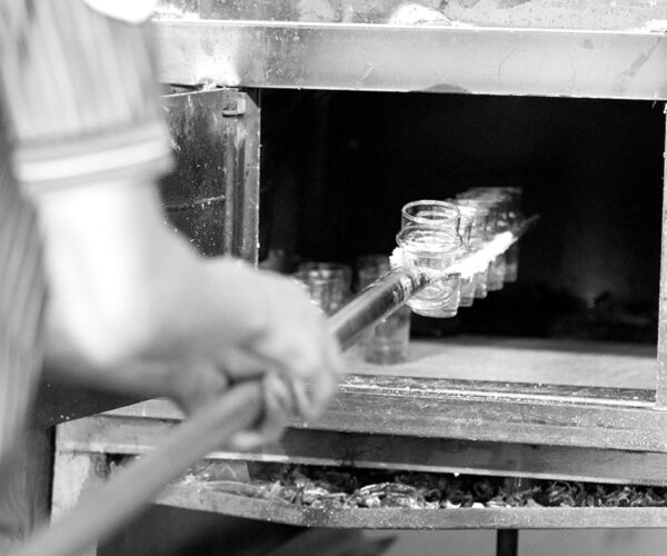 Beldi-glas_productie_1 Beldi-glas_productie_glas wordt in de oven gebakken.