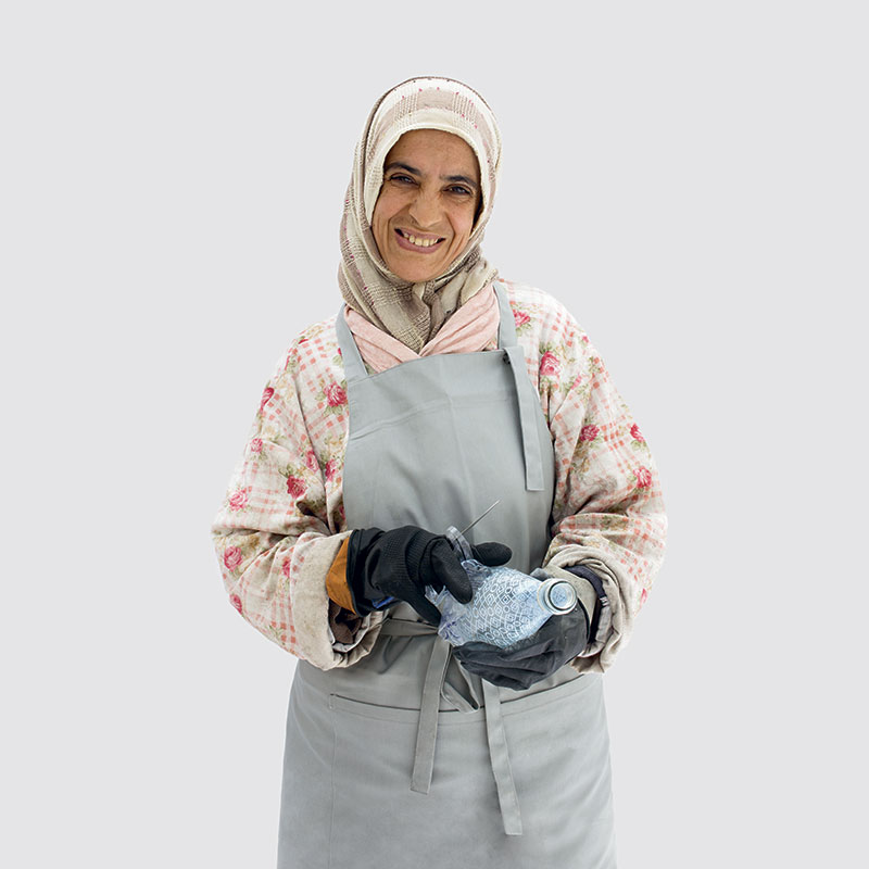 Femme de production de verre Beldi