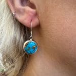 Øreringe turkis_Terrazur. Sølv ørering med stor rund turkis med brune/gyldne aftegninger af Matrix