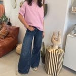 Angel Blush Shirt in Pink mit weißen Streifen und aufgenähten Engelsflügeln auf dem Rücken