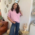Angel Blush Shirt in Pink mit weißen Streifen und aufgenähten Engelsflügeln auf dem Rücken