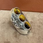 Tigerøje_maroc stor sølv ring med tre store tigerøje sten.