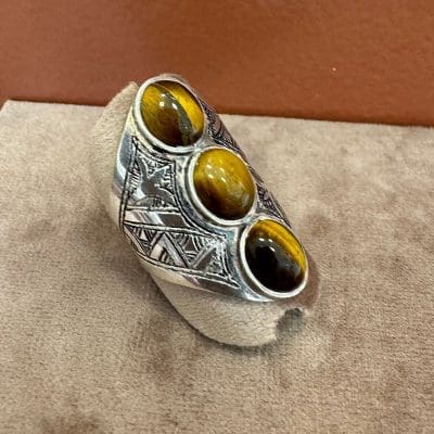 Tigerøje_maroc stor sølv ring med tre store tigerøje sten.