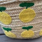 LEMON LOVE_Korbtasche - Weidenkorb mit aufgestickten 6 gelben Zitronen mit grünen Blättern