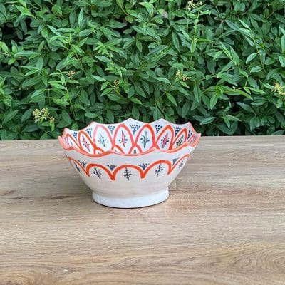 Prachtige Marokkaanse keramieken kommen met het traditionele Marokkaanse patroon in oranje. 20 cm in diameter en handgemaakt in Marokko.