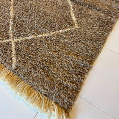 Beni Ourain tapijt in bruin met wit ruitvormig patroon