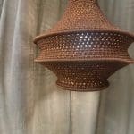 Hæklet lampe rust farvet i tre størrelser. Hæklet i nylon garn