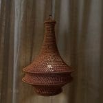 Hæklet lampe rust farvet i tre størrelser. Hæklet i nylon garn