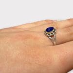 ring med dråbeformet amethyst sten