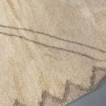 Beni Ouarain tæppe_ZEN måler 217x296 - hvid uld med beige mønster