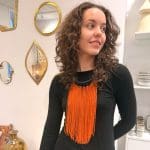 Perlenkette mit orangefarbenen Perlen und schwarzem Choker. Handgefertigt in Marokko.