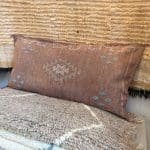 Coussin en soie cactus marron 50x90