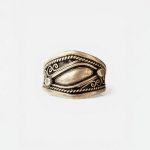 Tamila 1 ring i silver. Handgjord. Del av Amara-kollektionen.