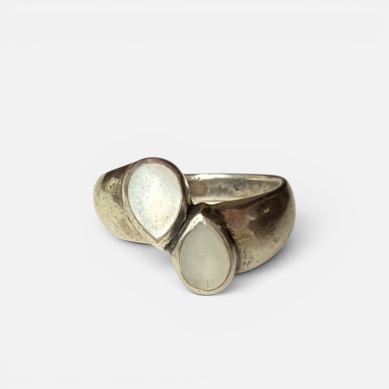 Photoroom_20260423_125842 Beautiful silver ring with bright teardrop-shaped stones that sit opposite each other.